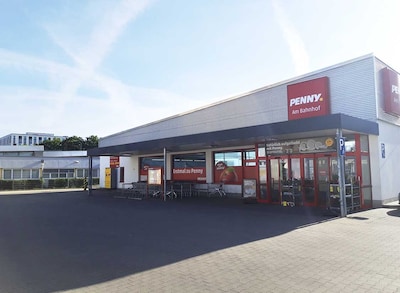 Sie sehen den Eingang vom Penny Markt in Fuerstenwalde Eisenbahnstr. 37