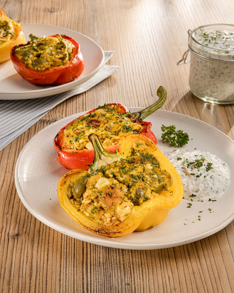 Dieses Bild zeigt die fertig gefüllte Paprika vom Grill.