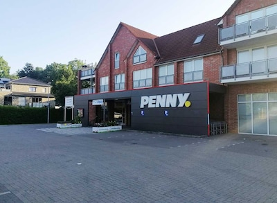Sie sehen den Eingang vom Penny Markt in Oldenburg/Osternburg, Herrenweg 173