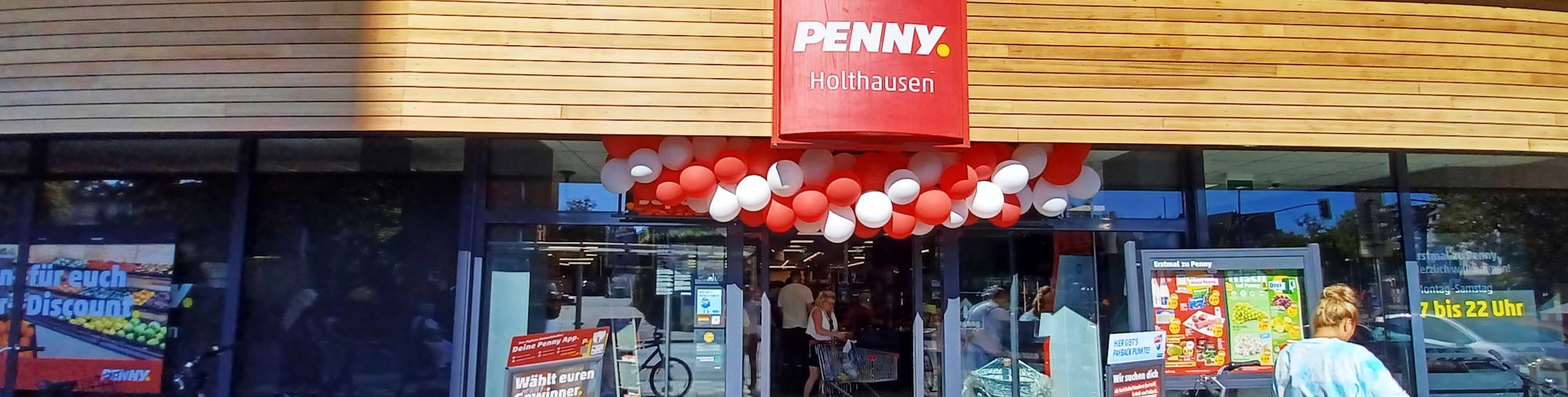sie sehen den Eingang vom Penny Markt in Düsseldorf – Holthausen Itterstr. 8-10