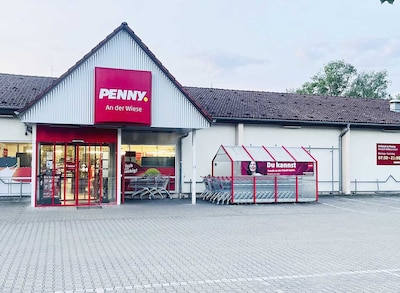 Sie sehen den Eingang vom Penny Markt in Loerrach, Wiesentalstr. 83