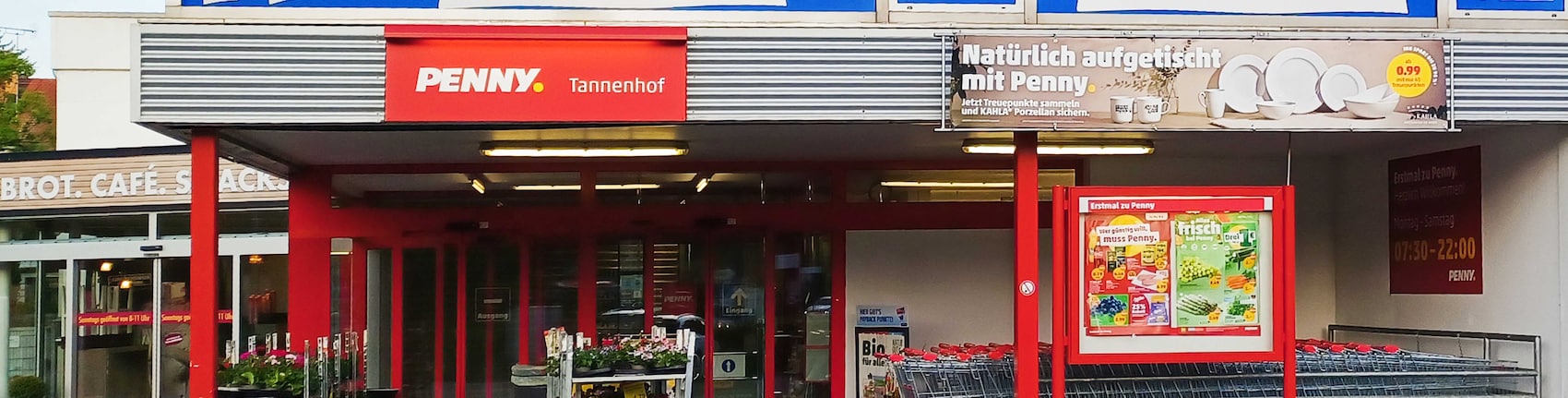 Sie sehen den Eingang vom Penny Markt in Konstanz Sonnenbuehlstrasse 98