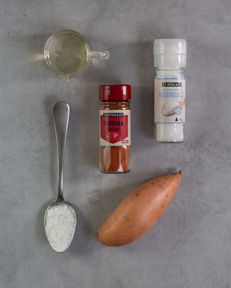 Dieses Bild zeigt die Zutaten für die Süßkartoffelpommes.