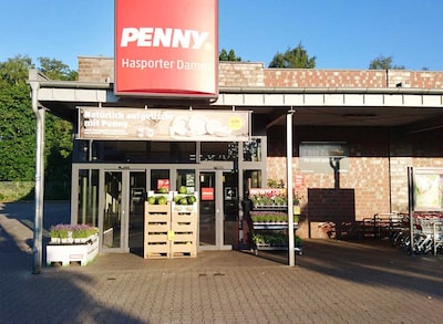 Sie sehen den Eingang vom Penny Markt in Delmenhorst, Hasporter Damm 110-114
