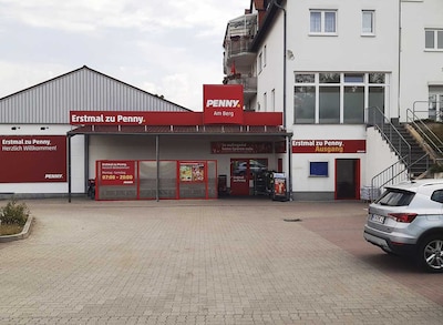 Sie sehen den Eingang vom Penny Markt in Bad Muskau Gablenzer Straße 10