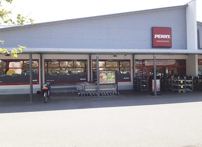 Sie sehen den Eingang vom Penny Markt in Regensburg/Kasernenviertel, Hornstr. 10