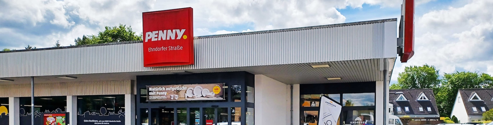 sie sehen den Eingang vom Penny Markt in Neumuenster Ehndorfer Str. 197