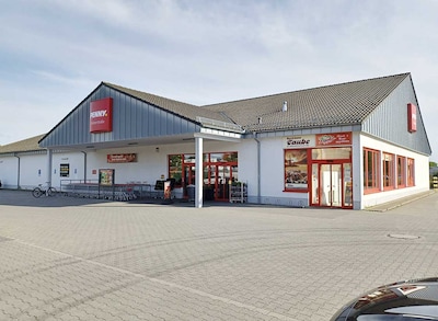 Sie sehen den Eingang vom Penny Markt in Riesa Klötzerstr. 31