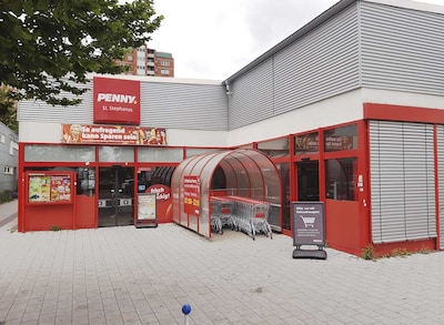 Sie sehen den Eingang vom Penny Markt in Lüneburg, St. Stephanus-Passage 7