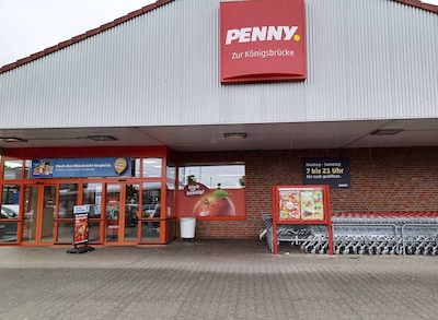 Sie sehen den Eingang vom Penny Markt in Gronau, Koenigsstr. 56