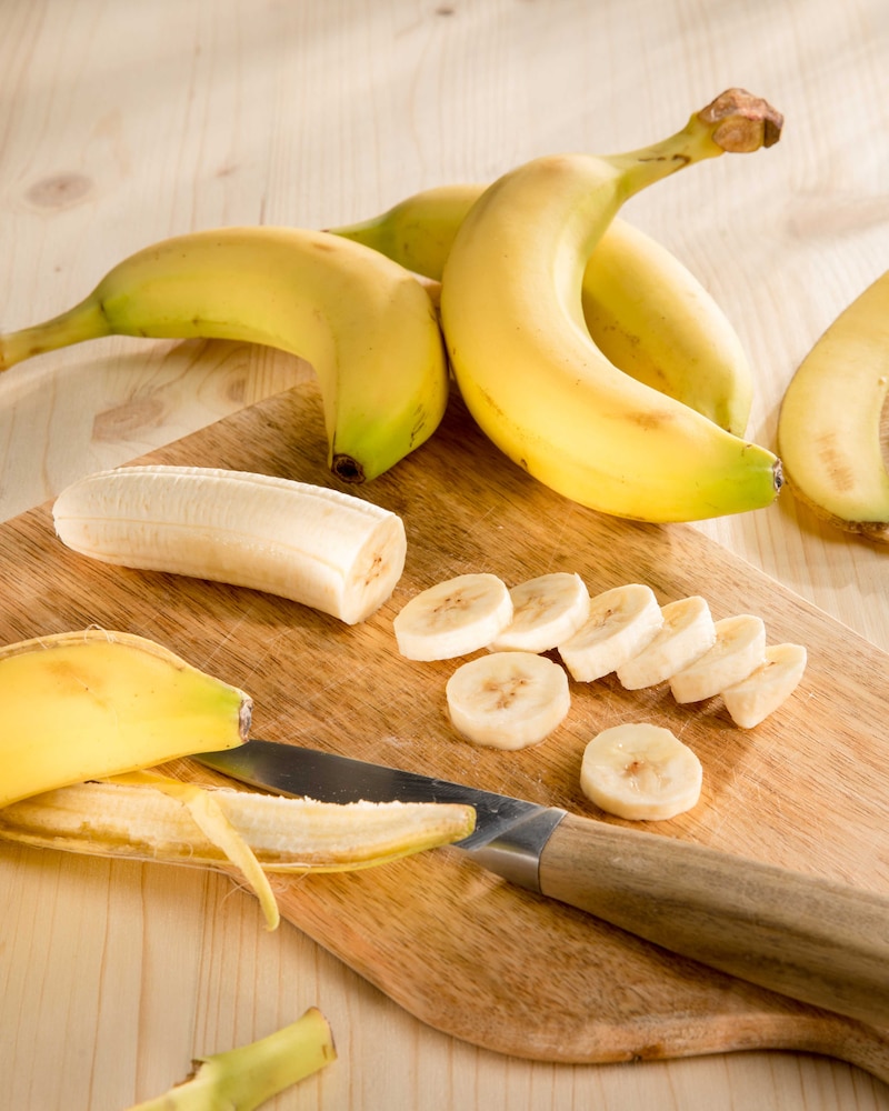 Auf diesem Bild siehst du wie eine Banane geschnitten wurde.
