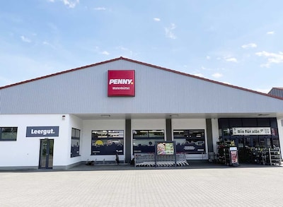 Sie sehen den Eingang vom Penny Markt in Braunschweig, Celler Heerstraße 312