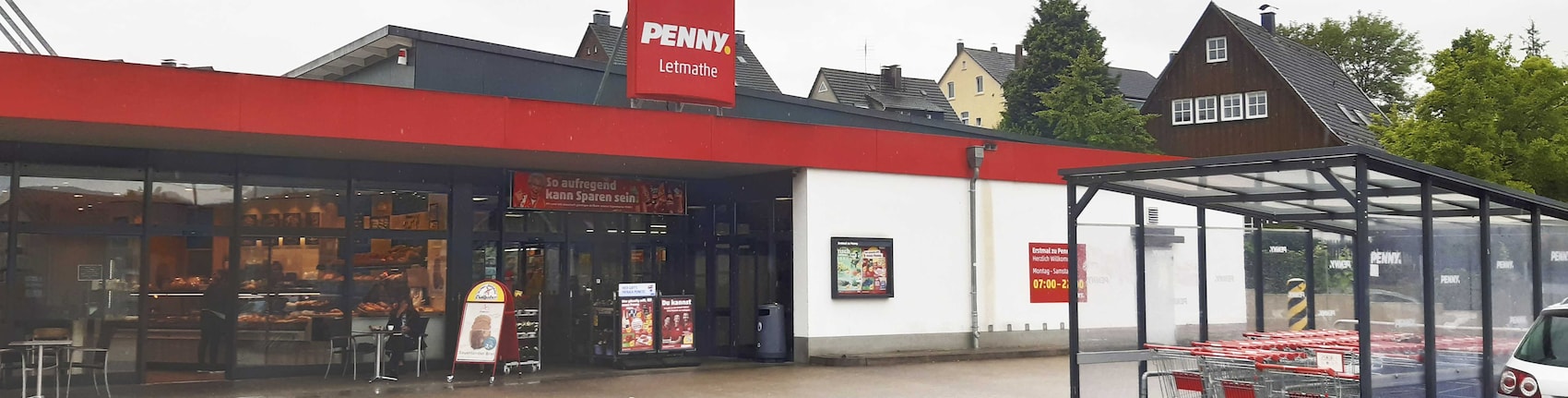 Sie sehen den Eingang vom Penny Markt in Iserlohn, Hagener Str. 92a