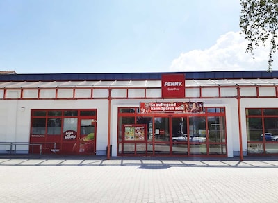 Sie sehen den Eingang vom Penny Markt in Glauchau Lampertstr. 5