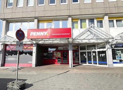 Sie sehen den Eingang vom Penny Markt in Nuernberg Dombuehler Str. 2
