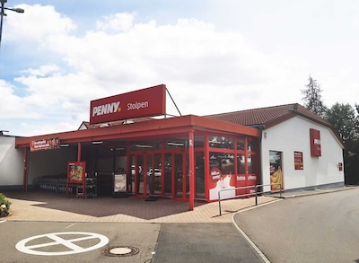 Sie sehen den Eingang vom Penny Markt in Stolpen Pirnaer Landstr. 1A