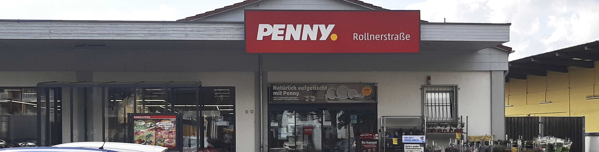 Sie sehen den Eingang vom Penny Markt in Nuernberg Rollner Str. 121