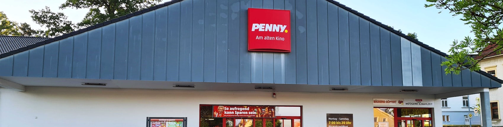 Sie sehen den Eingang vom Penny Markt in Frankenberg Freiberger Strasse 22