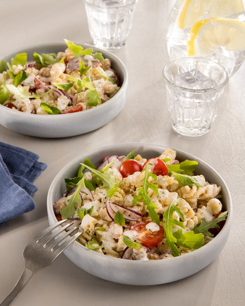 Diese Bild zeigt den Nudelsalat mit Kichererbsen