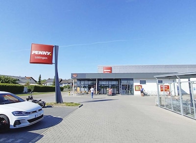 Sie sehen den Eingang vom Penny Markt in Rheinmünster-Söllingen, Kirchstr. 45