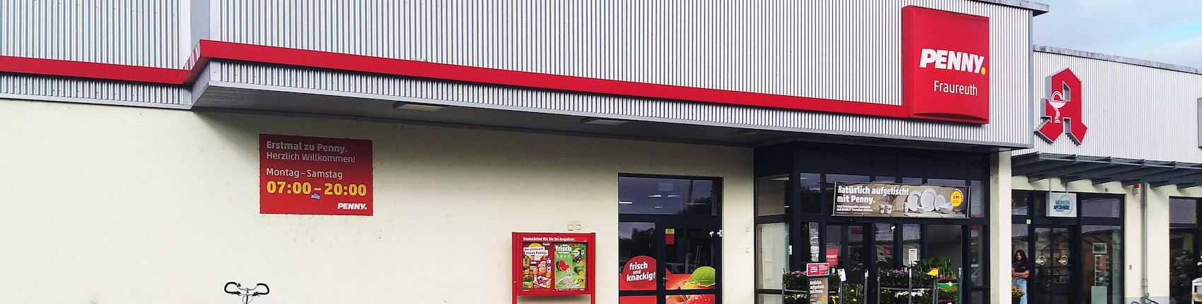Sie sehen den Eingang vom Penny Markt in Fraureuth Werdauer Straße 73