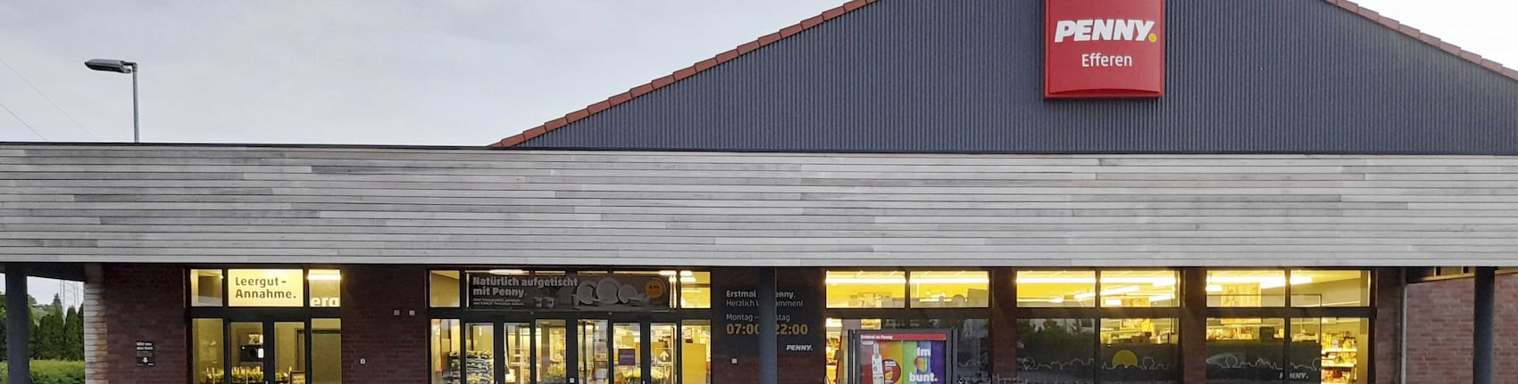 Sie sehen den Eingang vom Penny Markt in Hürth – Efferen Ingeborg-Bachmann-Strasse 1