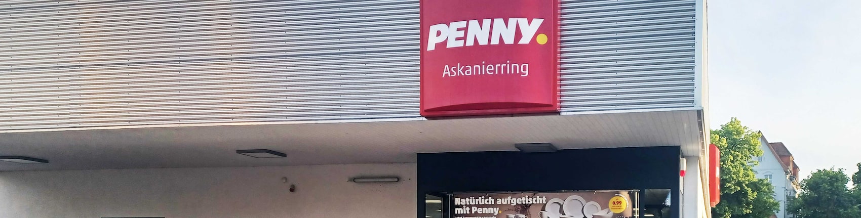 Sie sehen den Eingang vom Penny Markt in Berlin/Spandau Askanierring 40