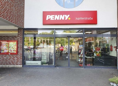 Sie sehen den Eingang vom Penny Markt in Stuhr-Brinkum, Jupiterstraße 2-4