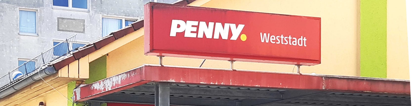 sie sehen den Eingang vom Penny Markt in Parchim W.-I.-Leninstr. 23