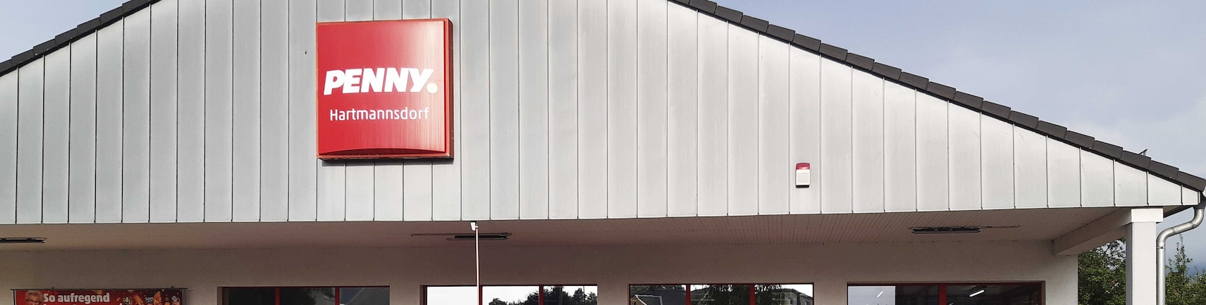 Sie sehen den Eingang vom Penny Markt in Hartmannsdorf Leipziger Strasse 23A