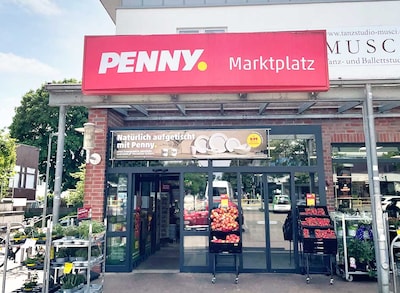 sie sehen den Eingang vom Penny Markt in Norderstedt Marktplatz 13-15