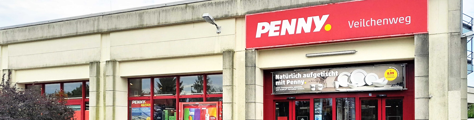 Sie sehen den Eingang vom Penny Markt in Brandenburg Veilchenweg 2