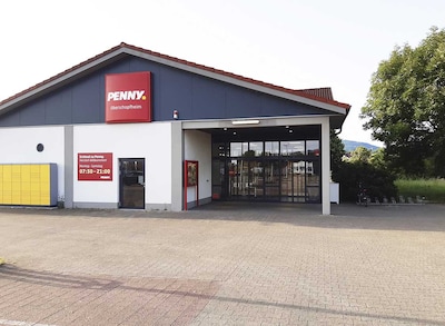 Sie sehen den Eingang vom Penny Markt in Friesenheim/Oberschopfheim, Am Mittelbach 9