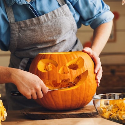 Leuchtende Halloween Kürbisse