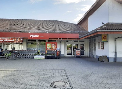 Sie sehen den Eingang vom Penny Markt in Grimma/Nerchau Hugo-Koch-Str. 4