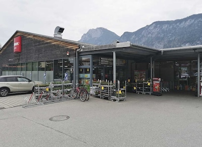 Sie sehen den Eingang vom Penny Markt in Kiefersfelden Kufsteiner Str. 55