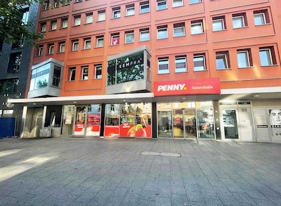 Sie sehen den Eingang vom Penny Markt in Offenbach Am Main, Kaiserstr. 55
