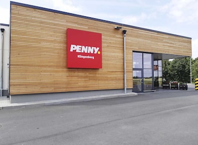 Sie sehen den Eingang vom Penny Markt in Klingenberg Siedlungsweg 70