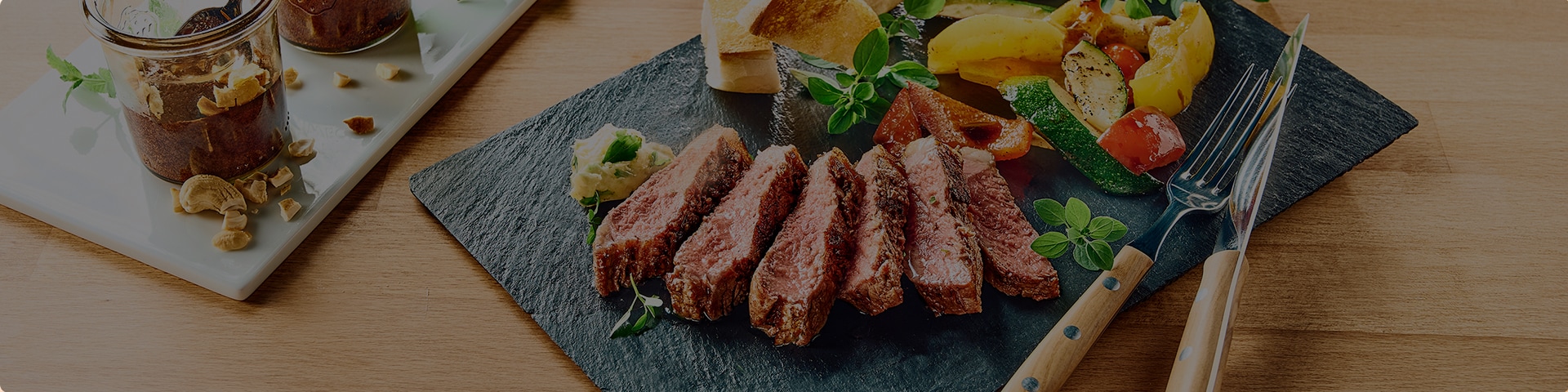 Auf diesem Bild siehst du unser Beef mit Paprika-Zucchini.