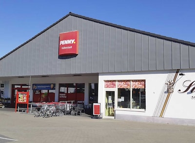 Sie sehen den Eingang vom Penny Markt in Halberstadt, Magdeburger Strasse 48
