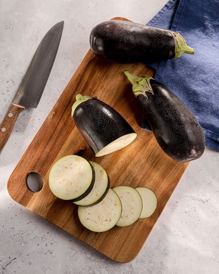 Dieses Bild zeigt frische Aubergine.