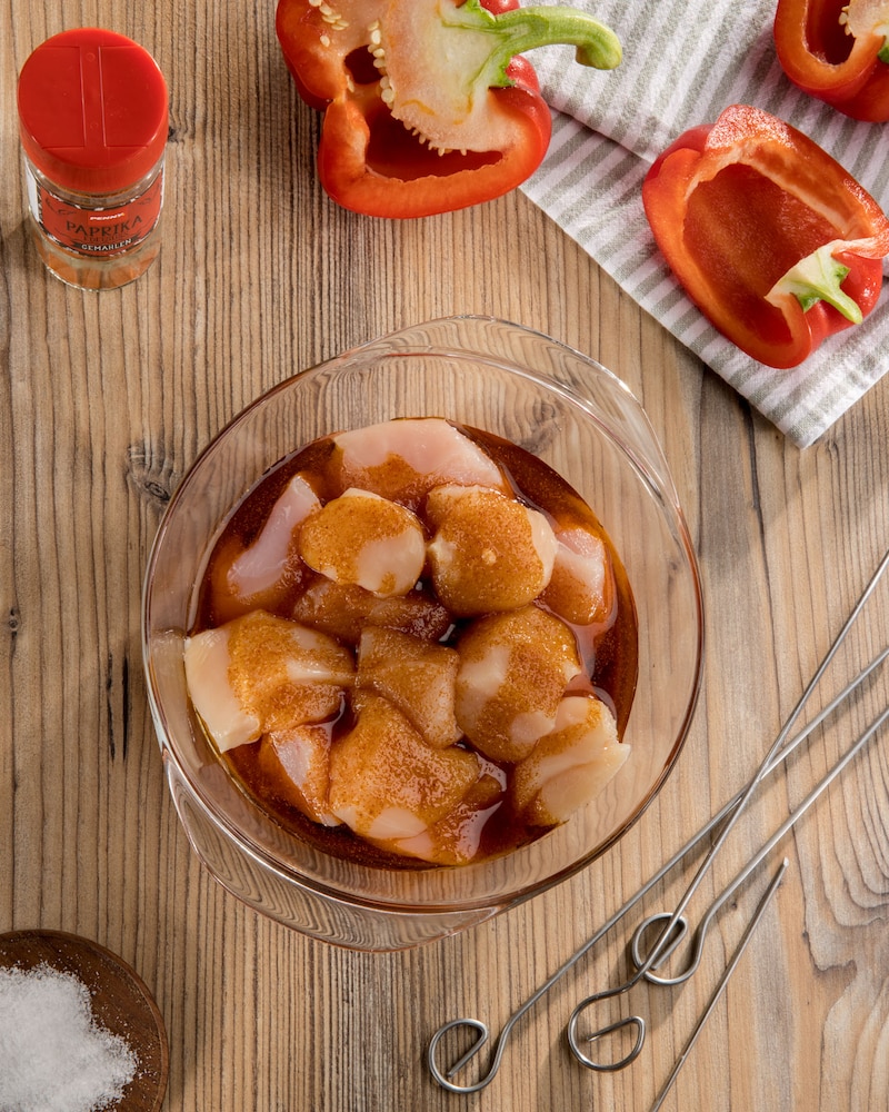 Dieses Bild zeigt das eingelegte Hähnchenfleisch.