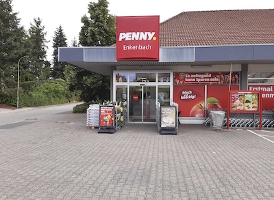 Sie sehen den Eingang vom Penny Markt in Enkenbach/Alsenborn, Donnersbergstr. 21