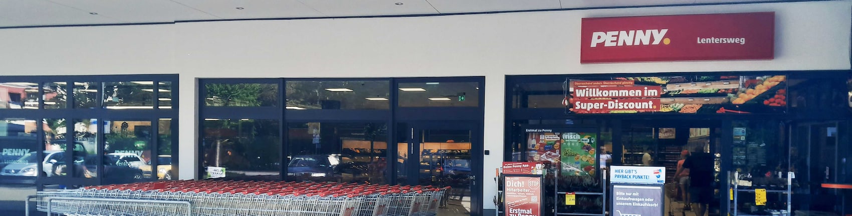 Sie sehen den Eingang vom Penny Markt in Hamburg, Lentersweg 38-40