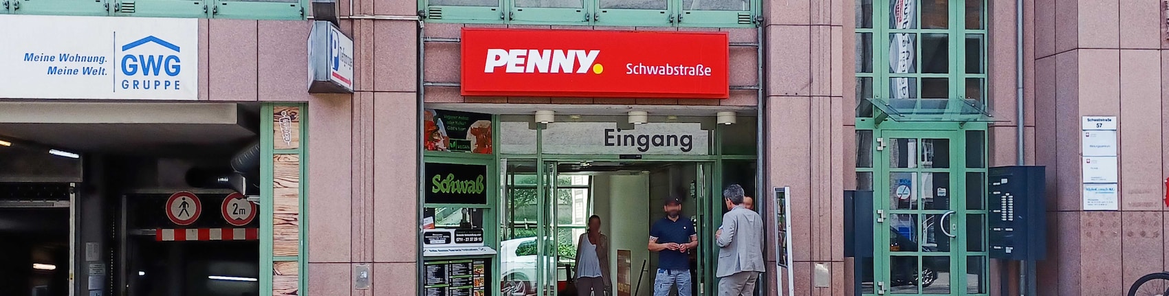 sie sehen den Eingang vom Penny Markt in Stuttgart Schwabstr. 53-61