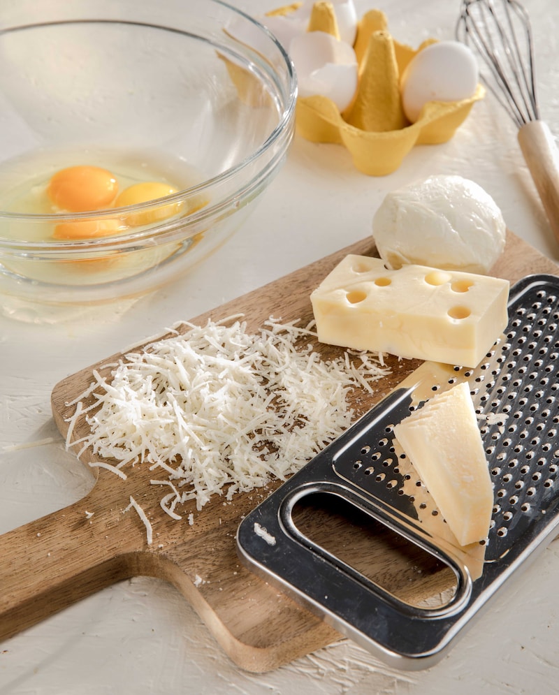 Auf diesem Bild siehst du geriebenen Käse.
