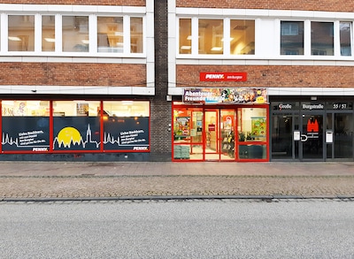 Sie sehen den Eingang vom Penny Markt in Luebeck/Innenstadt, Grosse Burgstr. 55