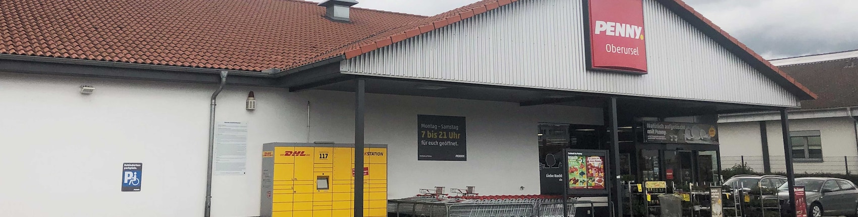 Sie sehen den Eingang vom Penny Markt in Oberursel, Pfeiffstrasse 9