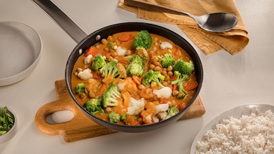 Dieses Bild zeigt ein Kichererbsen Gemüse Curry.