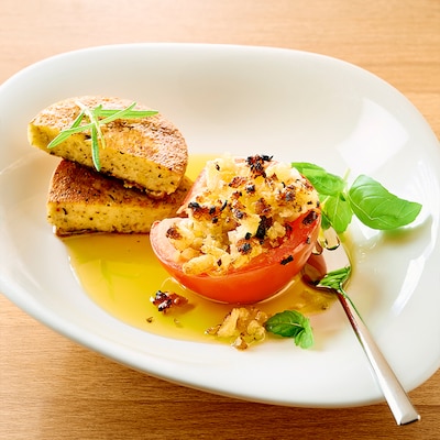 Auf diesem Bild siehst du unsere gefüllte Grilltomate.